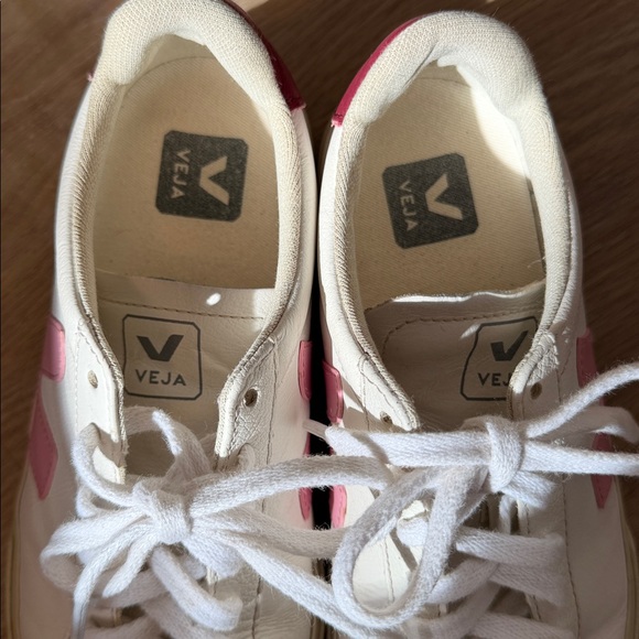 Veja Women's White and Pink Low-Top Sneakers - Picture 5 of 5